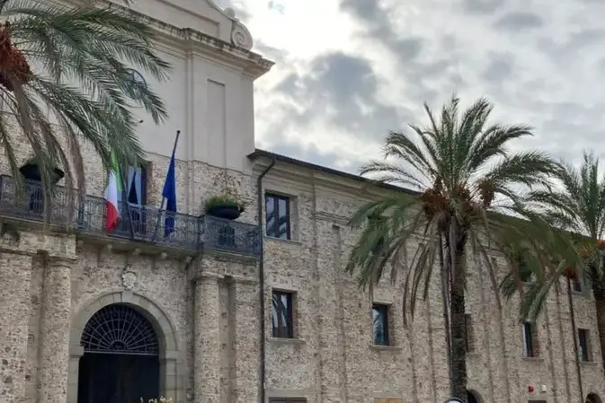 <p>Soriano a un mese dallo scioglimento, i commissari: «Situazione finanziaria molto critica, faremo di tutto per <span style=\"color:hsl(0, 75%, 60%);\">evitare il dissesto</span>»</p>