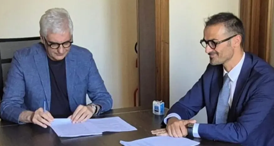 <p>Inquinamento del fiume Mesima nel Vibonese, firmato l'appalto da oltre 5 milioni per il nuovo sistema fognario</p>