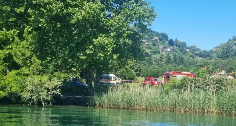 Elicottero precipita sul Lago Maggiore dopo il decollo: un morto e tre feriti\n