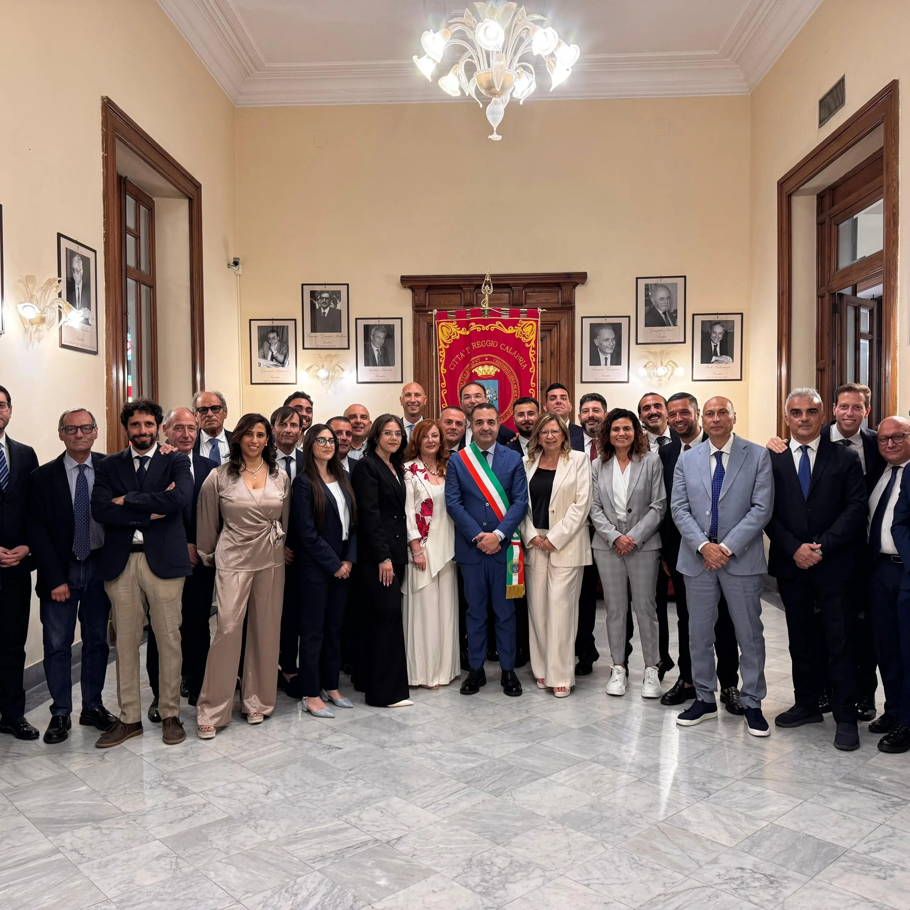Palazzo San Giorgio accoglie i nuovi consiglieri eletti: al via una nuova stagione politica per Reggio\n