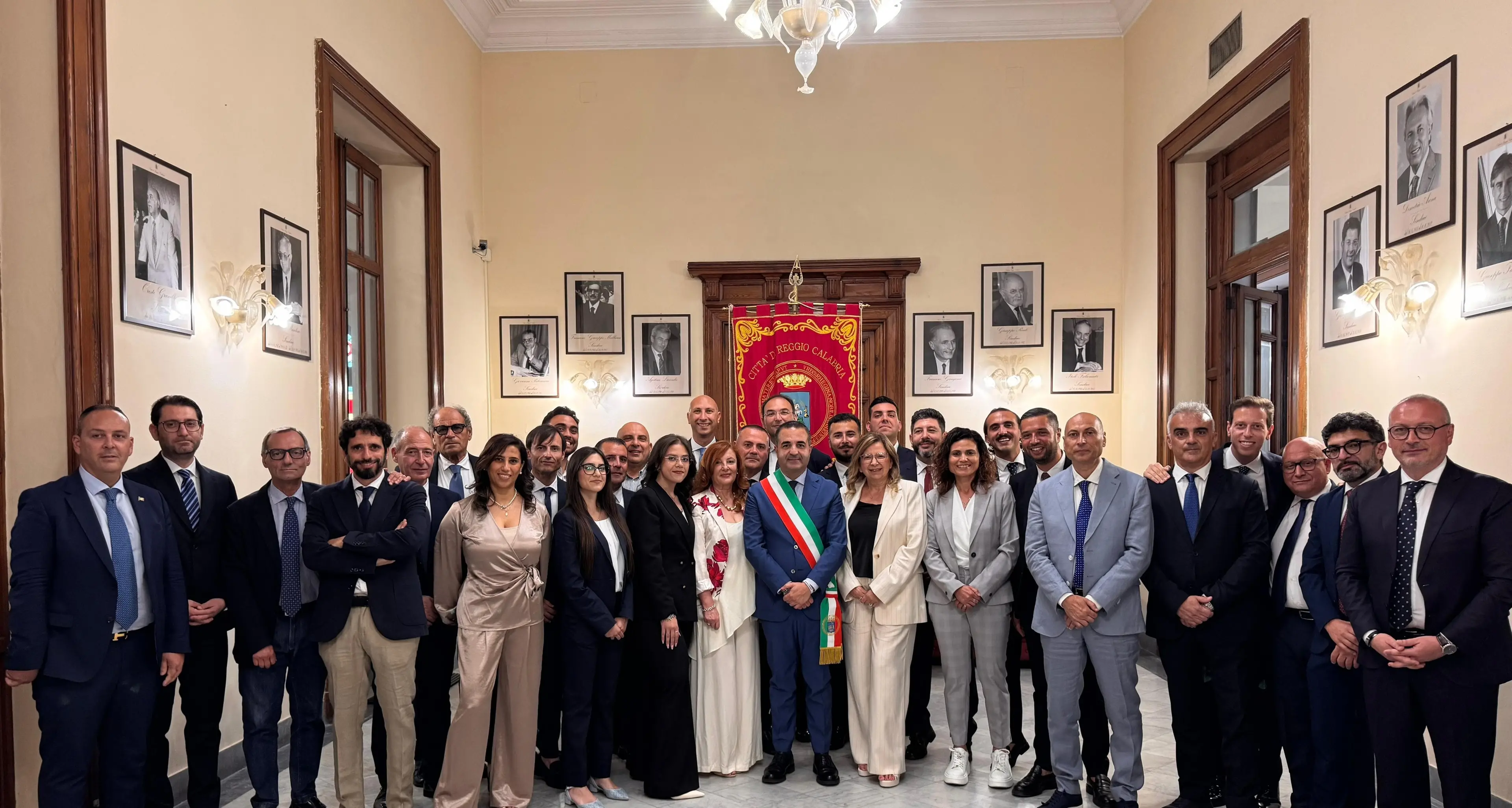 Palazzo San Giorgio accoglie i nuovi consiglieri eletti: al via una nuova stagione politica per Reggio\n