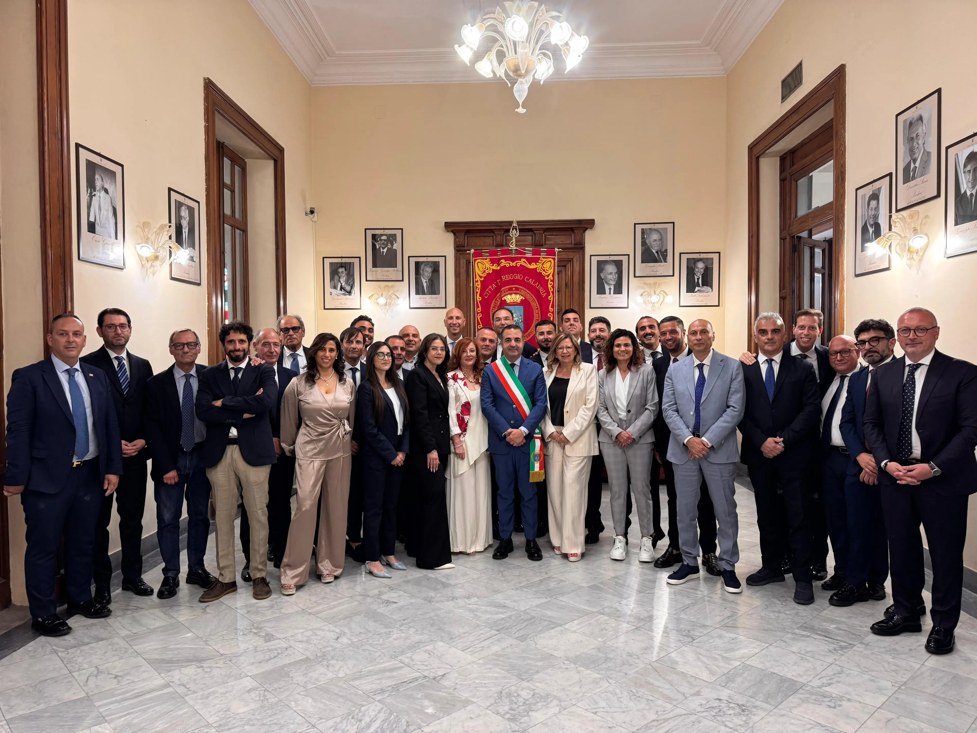 Palazzo San Giorgio accoglie i nuovi consiglieri eletti: al via una nuova stagione politica per Reggio\n