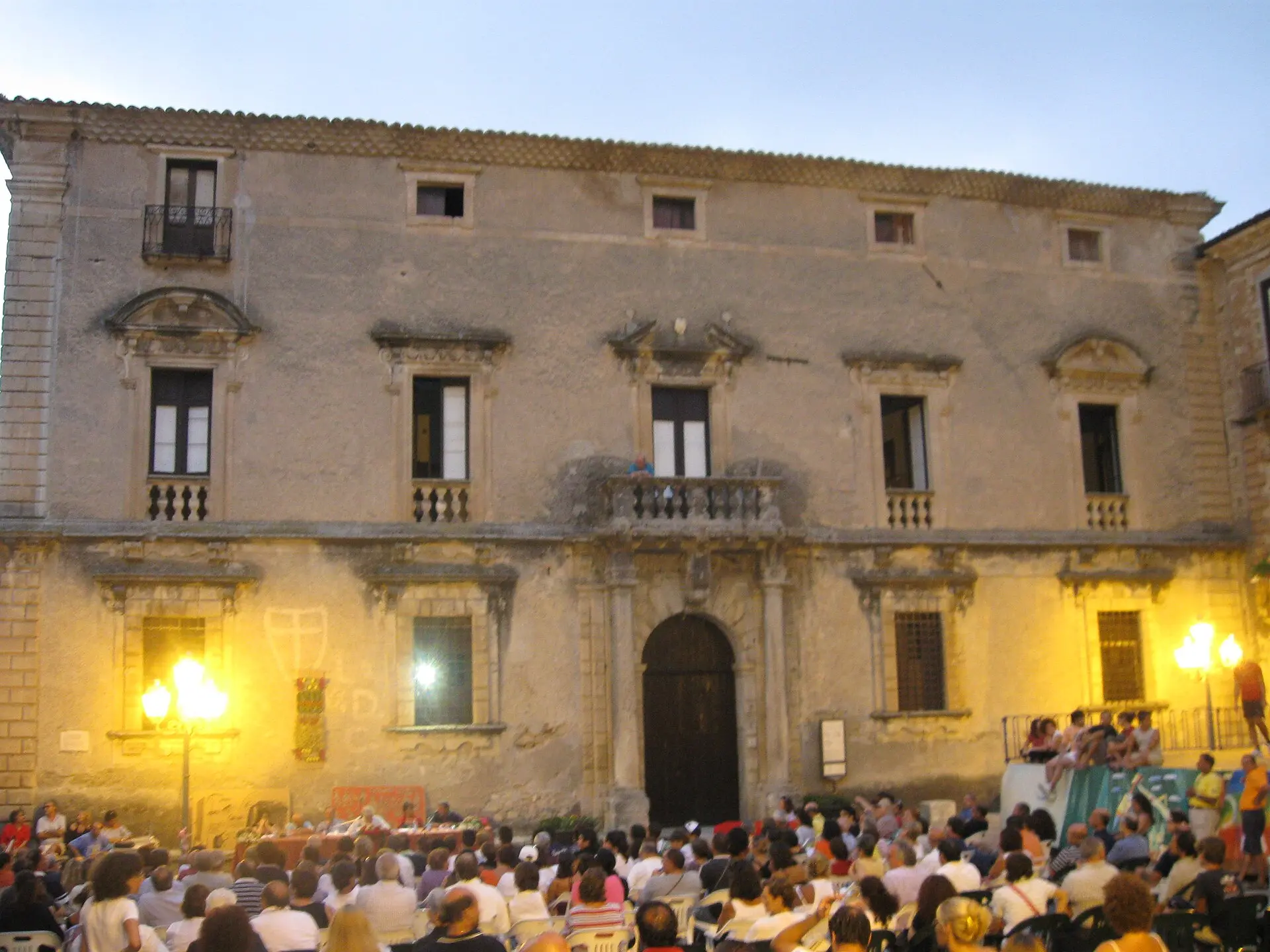 Aiello Calabro celebra l’estate del rilancio: eventi, cultura e tradizioni nel borgo tra i più belli d’Italia\n