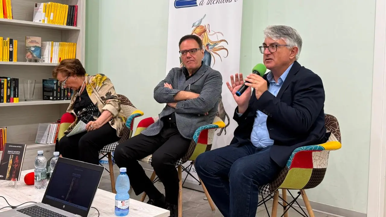 Presentato a Vibo il libro “Imago Mortis. Il Cristo di Holbein e la Sindone”: l'autore Battaglia tra riflessione filosofica e teologica\n