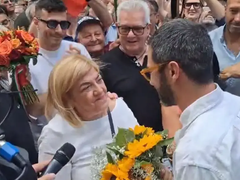 La politica delle rose, i gesti di Castrovillari e Cirò Marina: quando il rispetto vale più di mille slogan