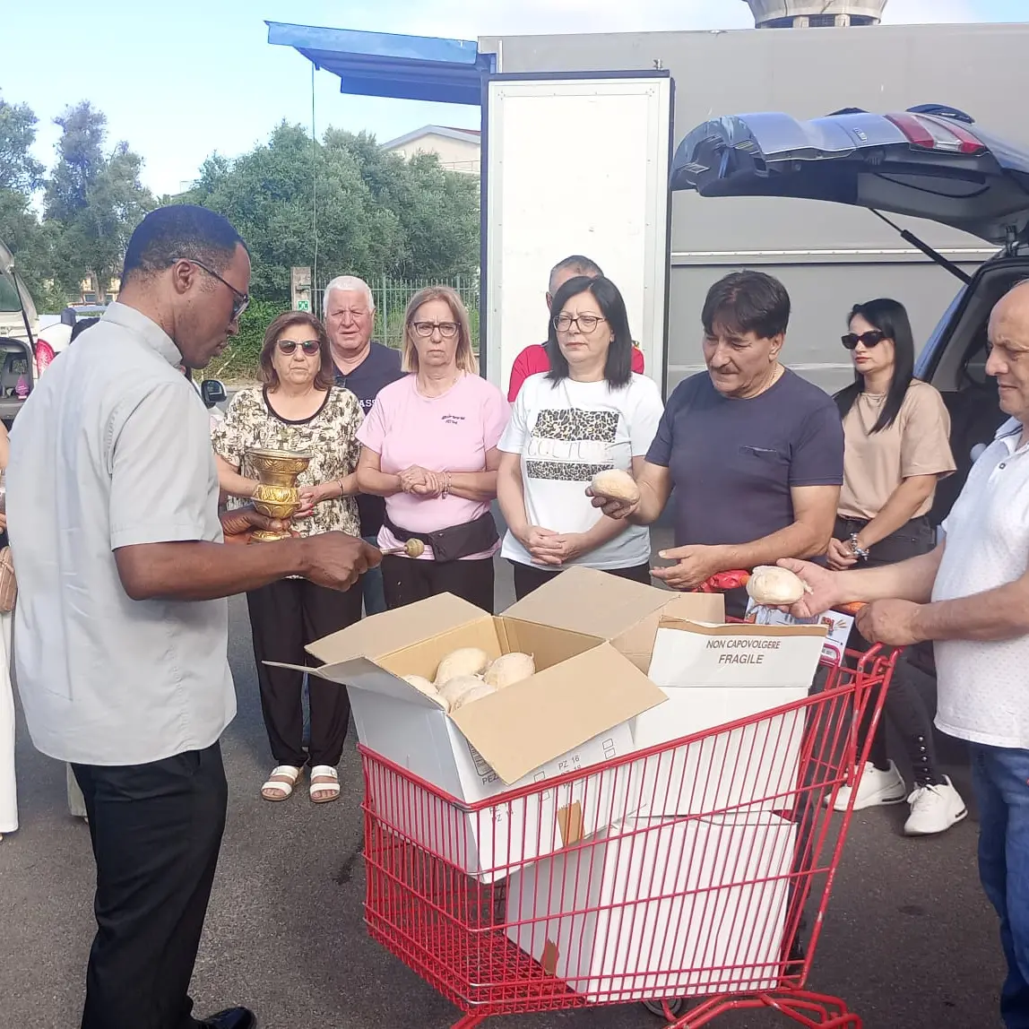 I panificatori CLAAI donano il “Pane di Sant’Antonio” ai migranti della tendopoli di San Ferdinando\n