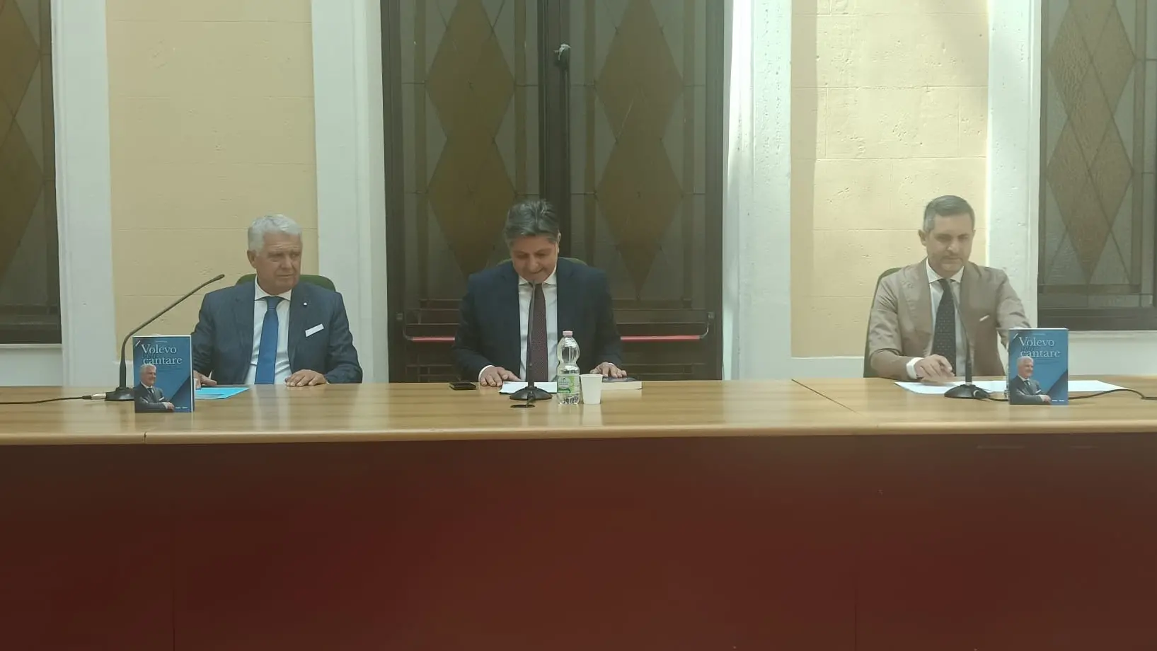 “Volevo solo Cantare”, Errigo racconta la melodia di una vita vissuta a cavallo tra sogni, carriera e fedeltà alla Repubblica