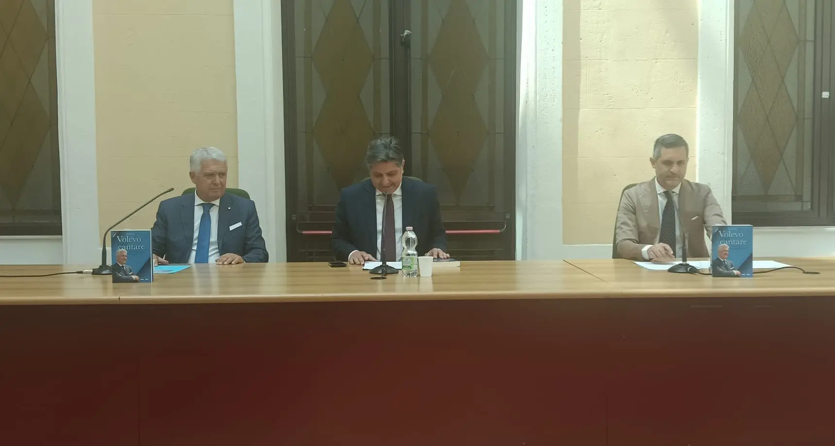 “Volevo solo Cantare”, Errigo racconta la melodia di una vita vissuta a cavallo tra sogni, carriera e fedeltà alla Repubblica