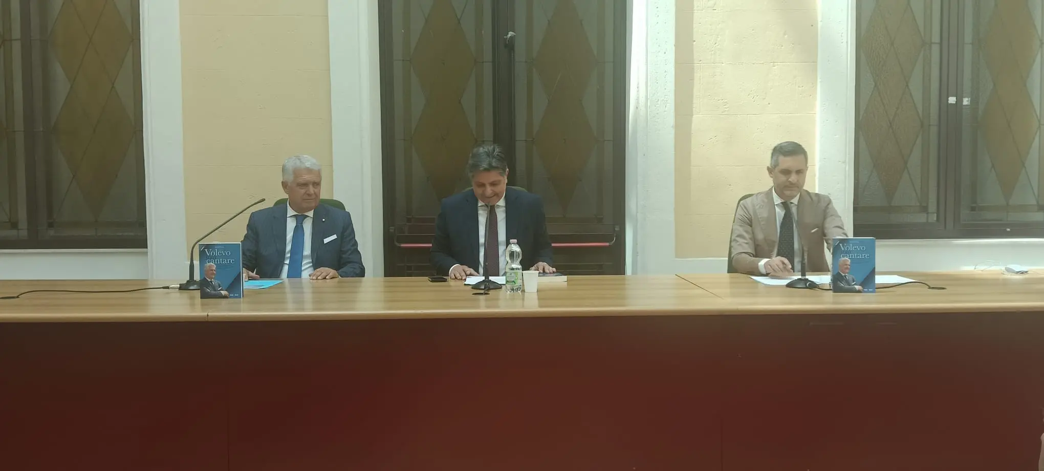 “Volevo solo Cantare”, Errigo racconta la melodia di una vita vissuta a cavallo tra sogni, carriera e fedeltà alla Repubblica