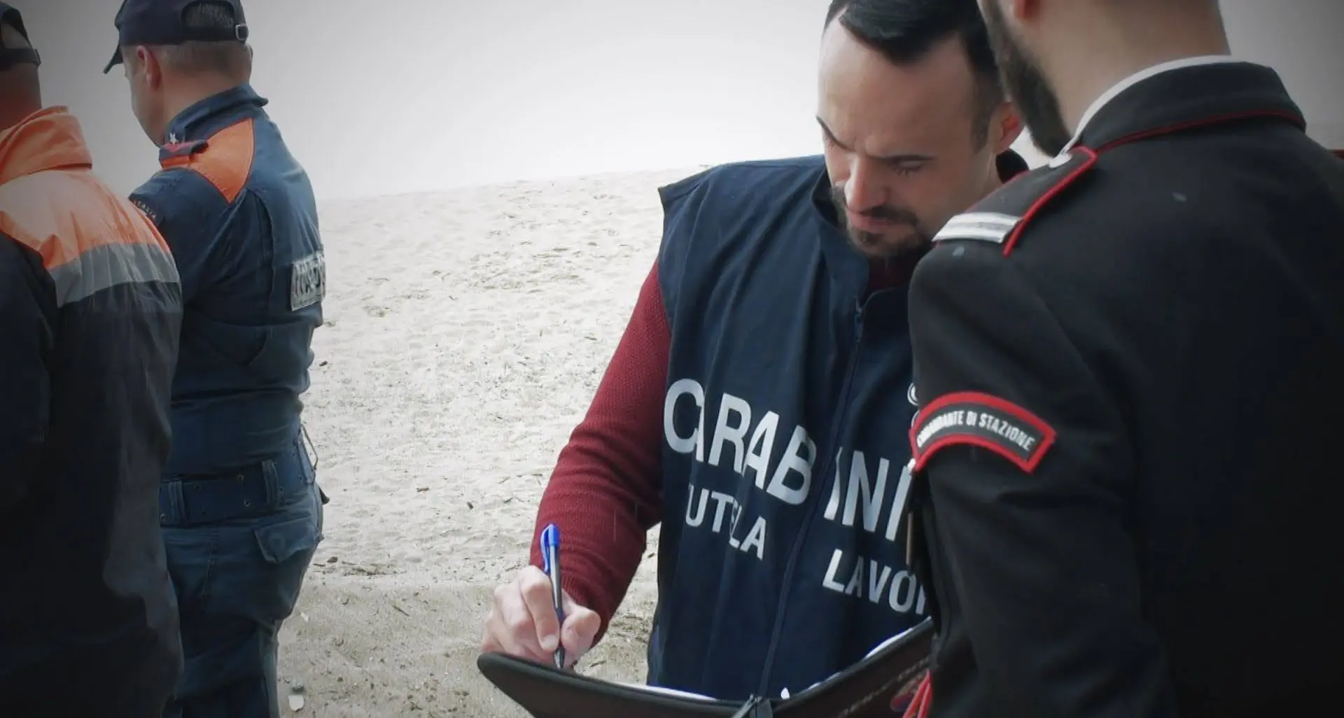 Ricadi, carabinieri in spiaggia a Grotticelle: denunciate tre persone e sequestrate attrezzature balneari\n
