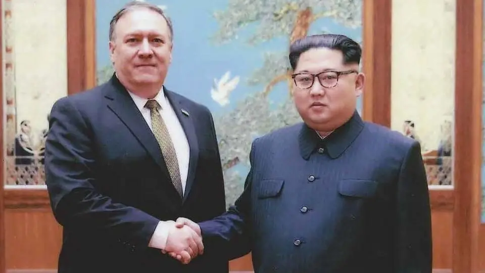 <p>Mike Pompeo con Kim Jong Un</p>\\n