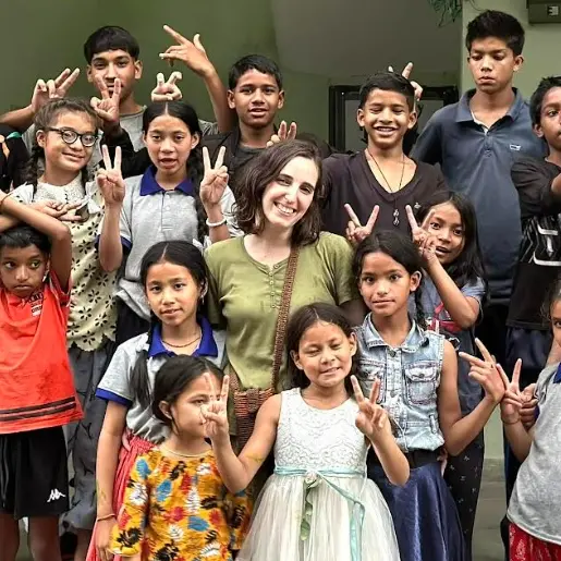 <p>Dal cuore della Calabria alle montagne del Nepal per aiutare i bambini: «Lì bastano 10 euro per cambiare le cose»</p>