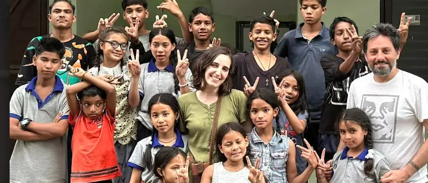 Dal cuore della Calabria alle montagne del Nepal per aiutare i bambini: «Lì bastano 10 euro per cambiare le cose»\n