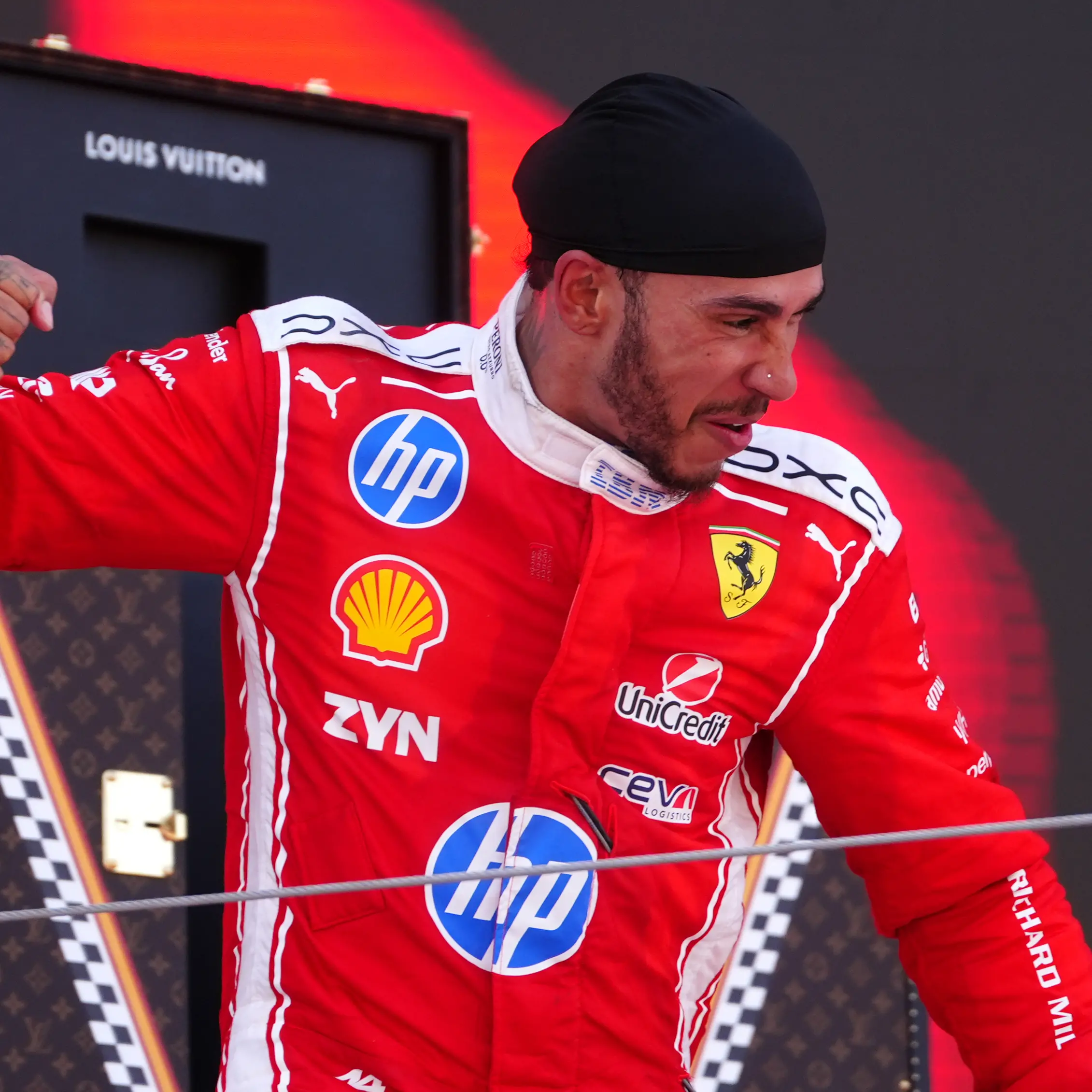 Hamilton trionfa a Barcellona: prima storica vittoria con la Ferrari, finisce l’attesa della Rossa\n