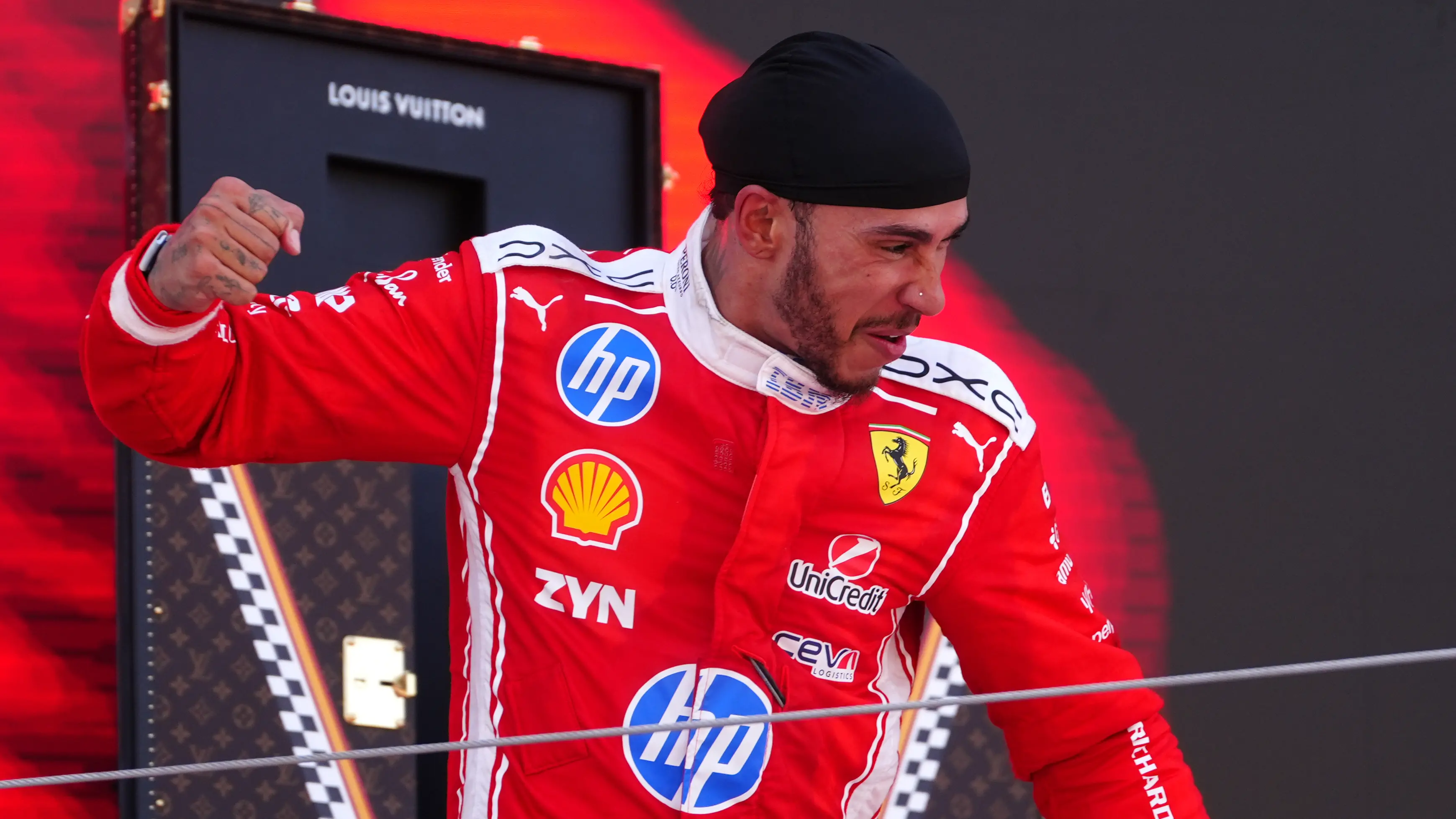 <p>Hamilton esulta dopo il trionfo a Barcellona</p>\\n , PA