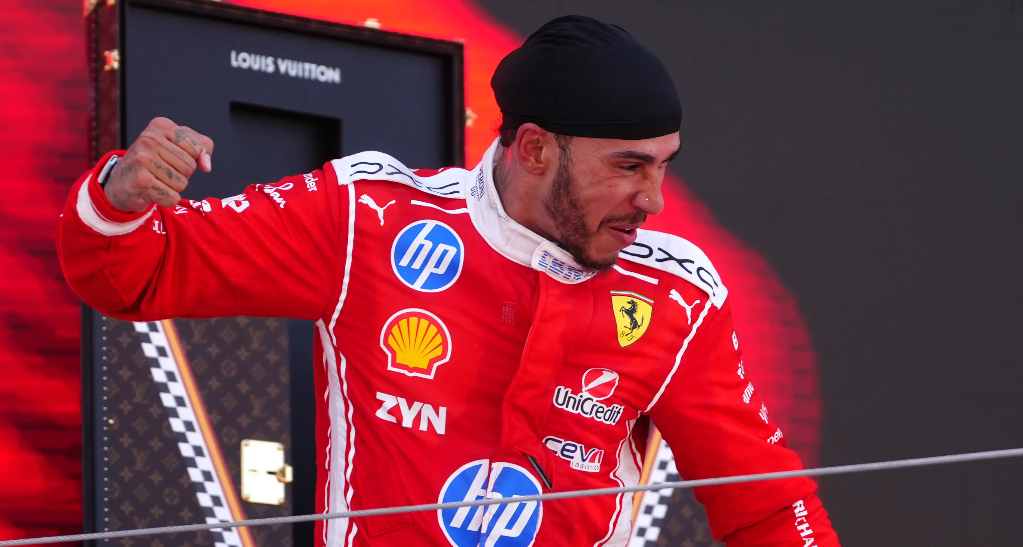 Hamilton trionfa a Barcellona: prima storica vittoria con la Ferrari, finisce l’attesa della Rossa\n