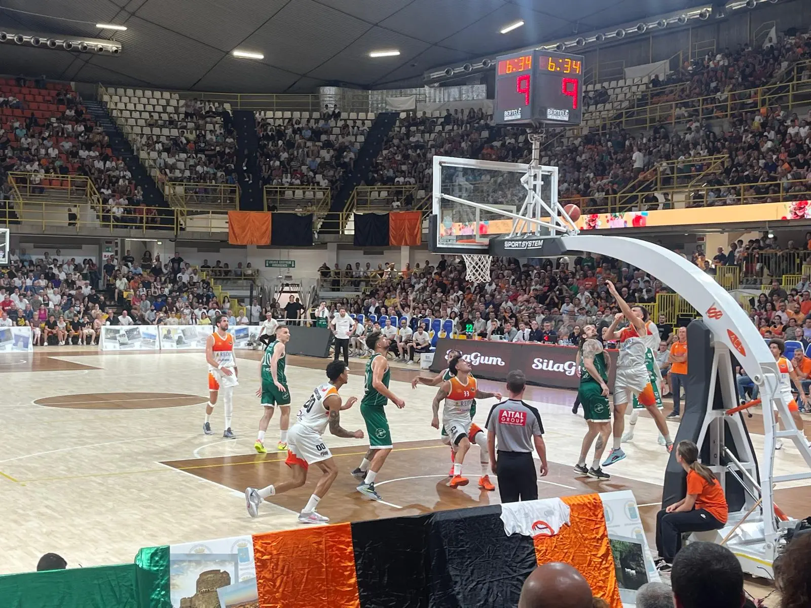 Redel Viola Reggio, il sogno promozione è rinviato: al PalaCalafiore vince Avellino\n