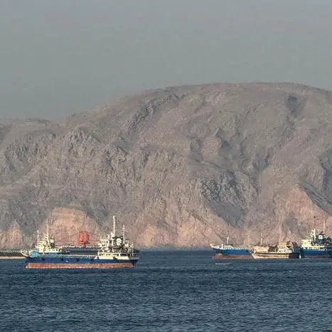Accordo Usa-Iran, svolta sullo Stretto di Hormuz: crollano i prezzi del petrolio\n