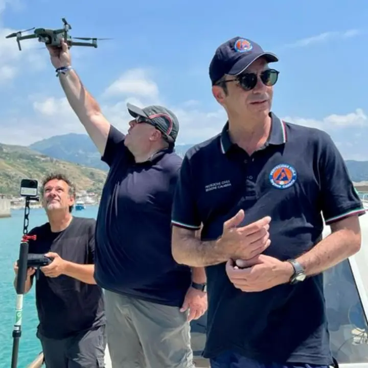 Occhiuto rinnova il rito dell'estate calabrese: convocare il tavolo contro il mare sporco\n