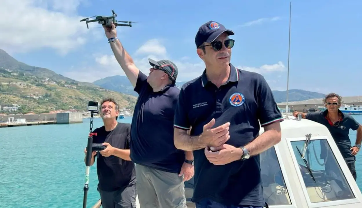 Occhiuto rinnova il rito dell'estate calabrese: convocare il tavolo contro il mare sporco\n