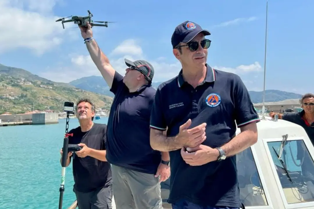 Occhiuto rinnova il rito dell'estate calabrese: convocare il tavolo contro il mare sporco\n