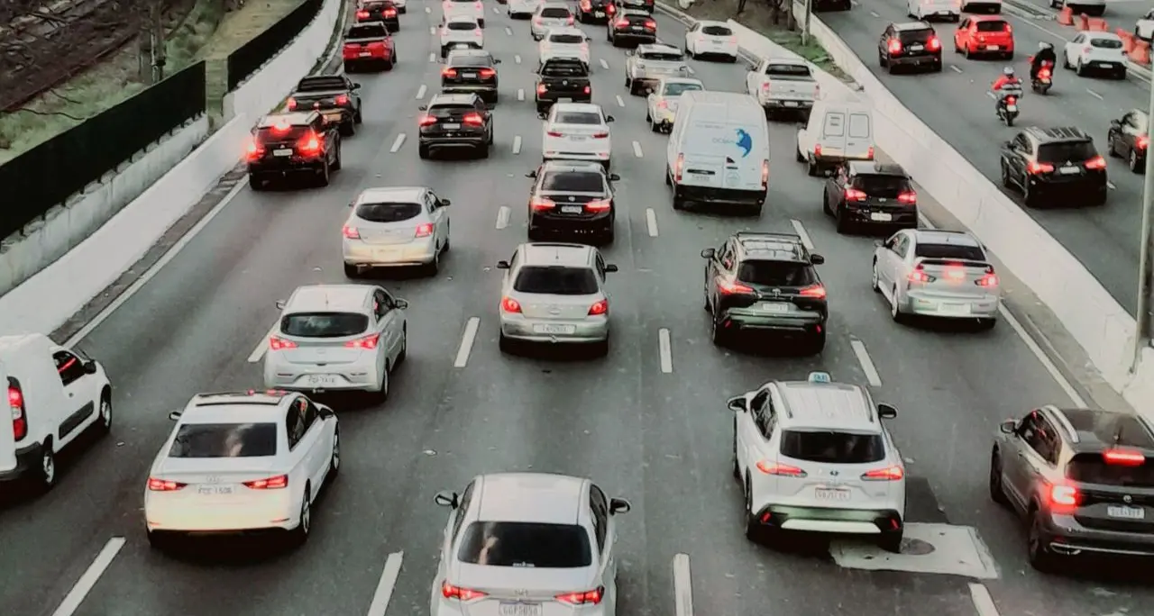 Abolire il bollo auto? La proposta di Occhiuto si scontra con i conti delle Regioni: in Calabria vale 135 milioni\n