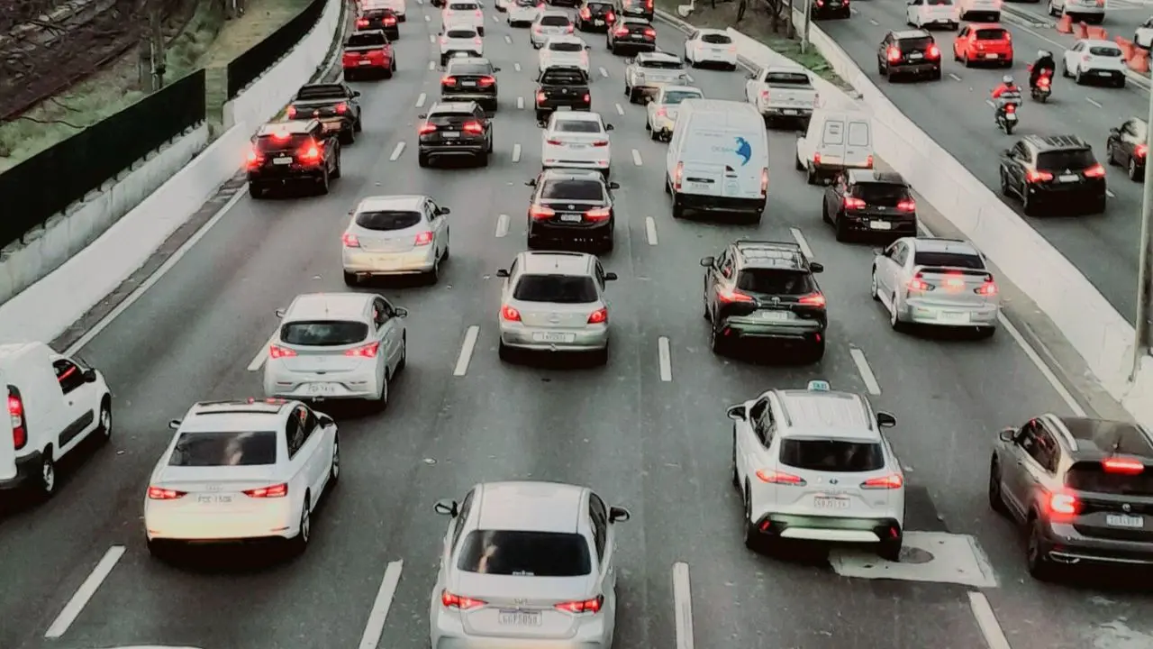 Abolire il bollo auto? La proposta di Occhiuto si scontra con i conti delle Regioni: in Calabria vale 135 milioni\n