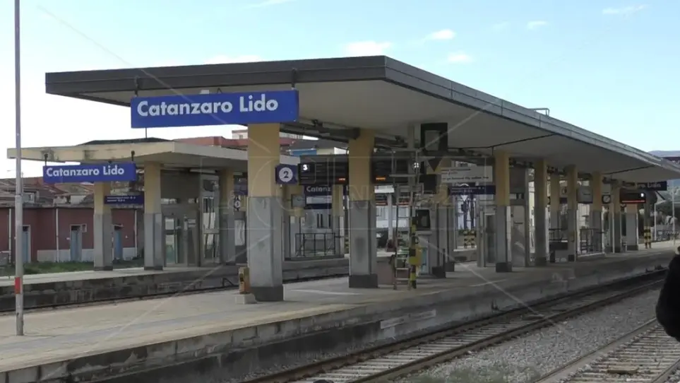 <p>Estate 2026, più treni per la Calabria: confermata la <span style=\"color:hsl(0, 75%, 60%);\">rimodulazione dei servizi</span> tra Reggio e Catanzaro lido</p>