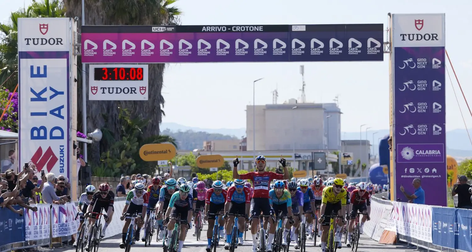 Giro Next Gen, Donati conquista Crotone e si prende anche la Maglia Rosa\n