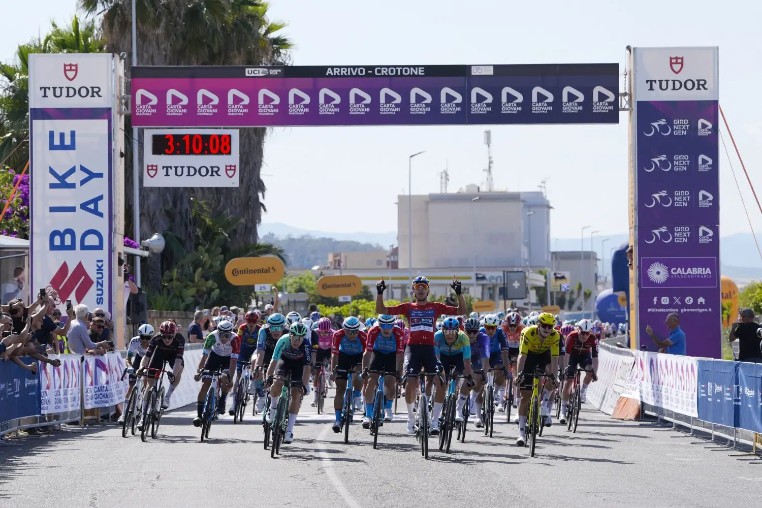 Giro Next Gen, Donati conquista Crotone e si prende anche la Maglia Rosa\n
