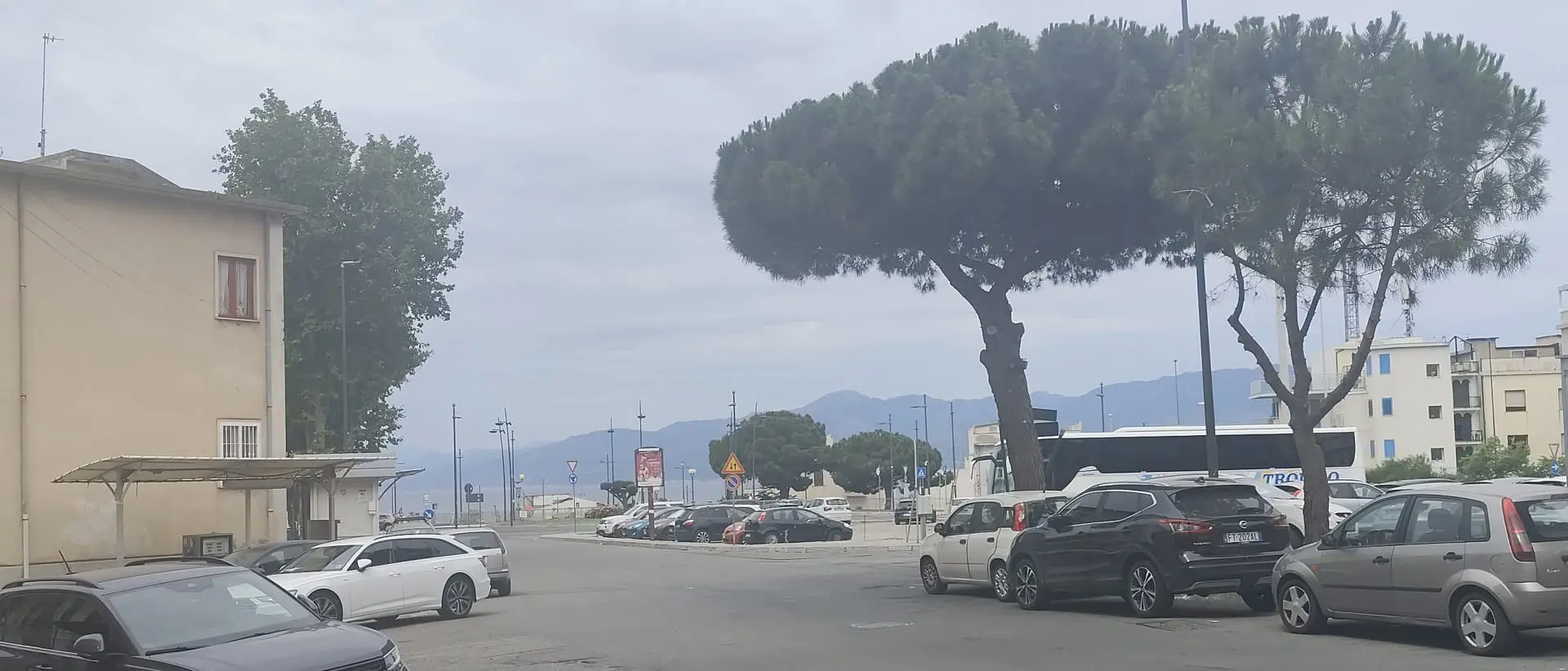 Reggio, probabile atto intimidatorio in via Florio: artificieri in azione scoprono tanica di benzina\n