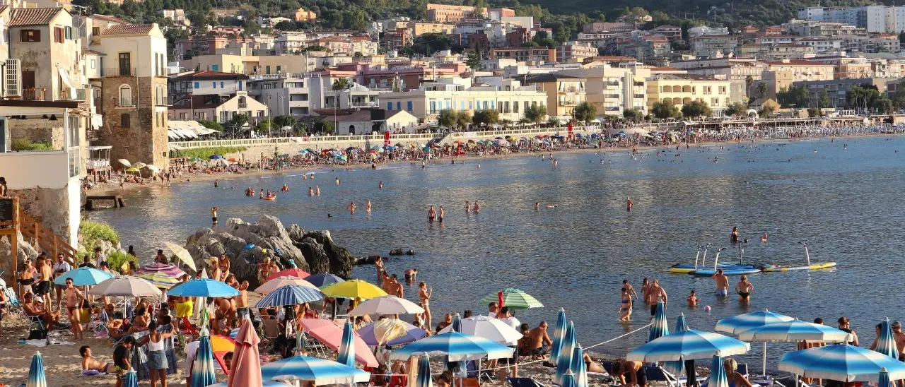 Turismo, a luglio e\u00A0agosto in Italia previsti oltre 40 milioni di arrivi ma aumentano tutti i costi\n