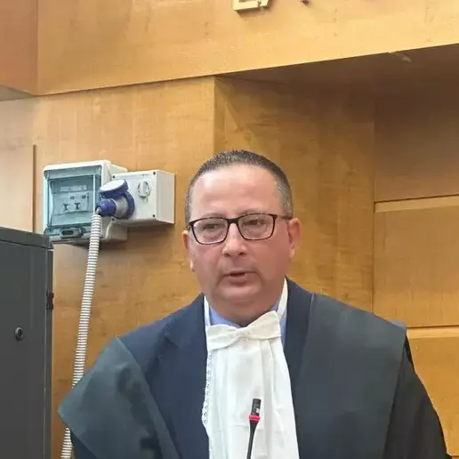 <p>Si insedia a Lamezia Terme il nuovo procuratore <span style=\"color:hsl(0, 75%, 60%);\">Elio Romano</span>: «Primo passo individuare le priorità»</p>