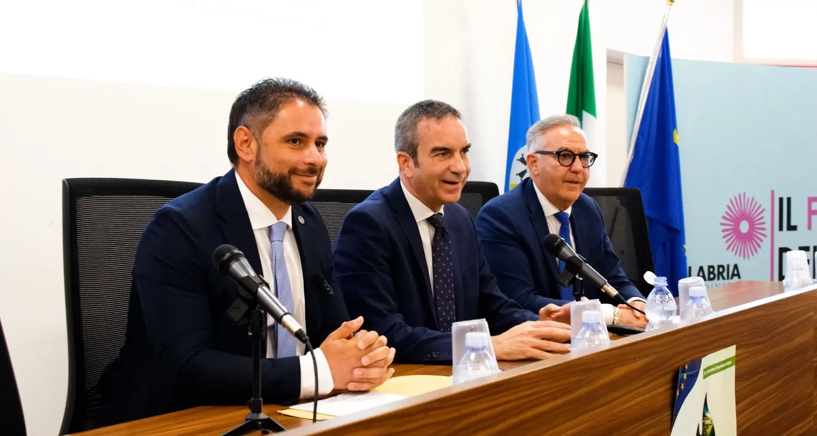 <p>Depurazione, vertice in Cittadella: dalla Regione 175 milioni di euro per quasi <span style=\"color:hsl(0, 75%, 60%);\">200 interventi in tutta la Calabria</span></p>