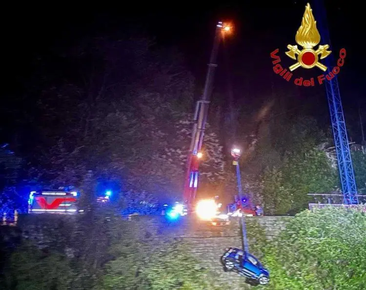 Auto cade nel lago di Como: morto un uomo, grave una donna\n
