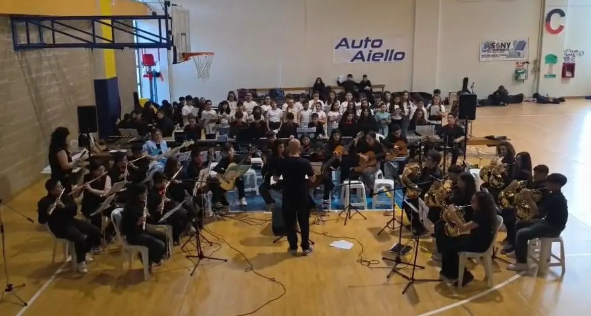 Successo per il concerto di fine anno dell’Orchestra Scuola media a indirizzo musicale di Pianopoli e Feroleto\n