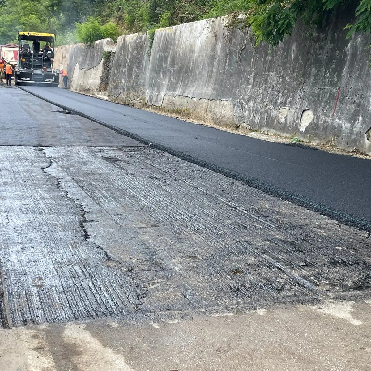 <p>Sp 53 Vazzano-Vallelonga, steso l’asfalto <span style=\"color:hsl(0, 75%, 60%);\">a 3 mesi dalla chiusura</span>: «Fine dell’isolamento, ora più attenzione alle aree interne»</p>