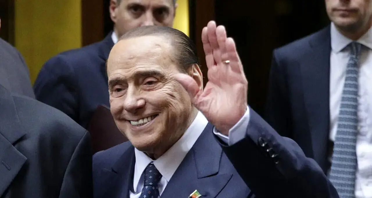 <p>Silvio Berlusconi e gli anni Novanta: l’era che <span style=\"color:hsl(0, 75%, 60%);\">cambiò la politica italiana</span> a “I giorni delle storia»</p>