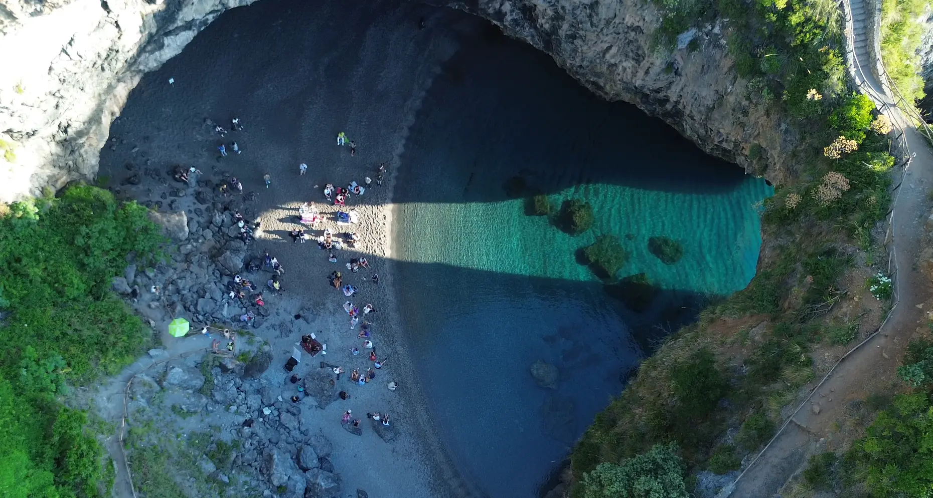 Vacanze, i cosentini spenderanno quasi un miliardo nel 2026: Cosenza prima provincia della Calabria per capacità di spesa turistica\n