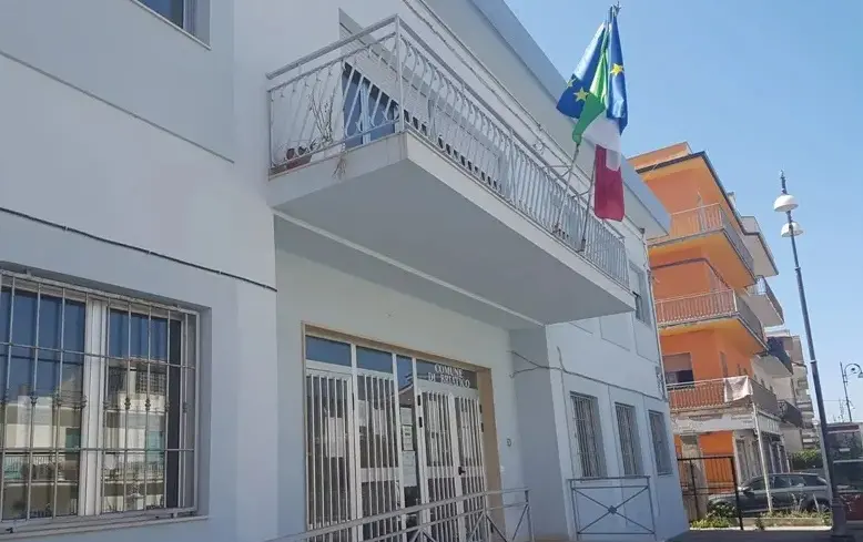 Briatico, si insedia il nuovo Consiglio: Scarmato presidente, presentata la giunta Vallone e prime mosse dell’opposizione\n