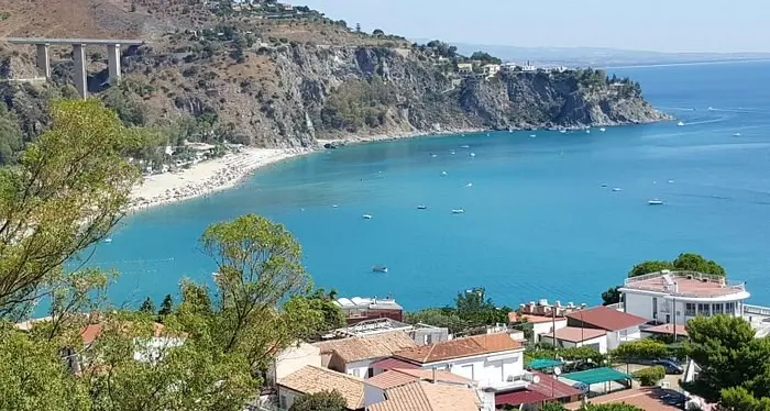 Stalettì ottiene 950 mila euro per depurazione e rete fognaria: fondi regionali per il rilancio del sistema idrico\n