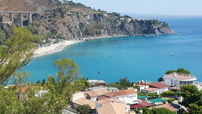 Stalettì ottiene 950 mila euro per depurazione e rete fognaria: fondi regionali per il rilancio del sistema idrico\n