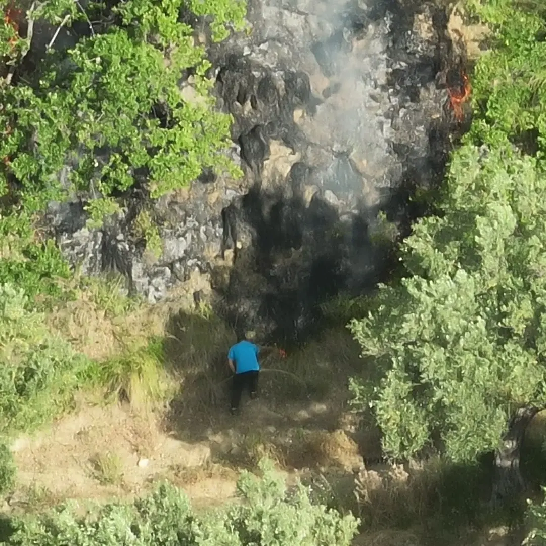 <p>Beccato da un drone della Regione mentre appicca un incendio boschivo: una denuncia nel Cosentino</p>