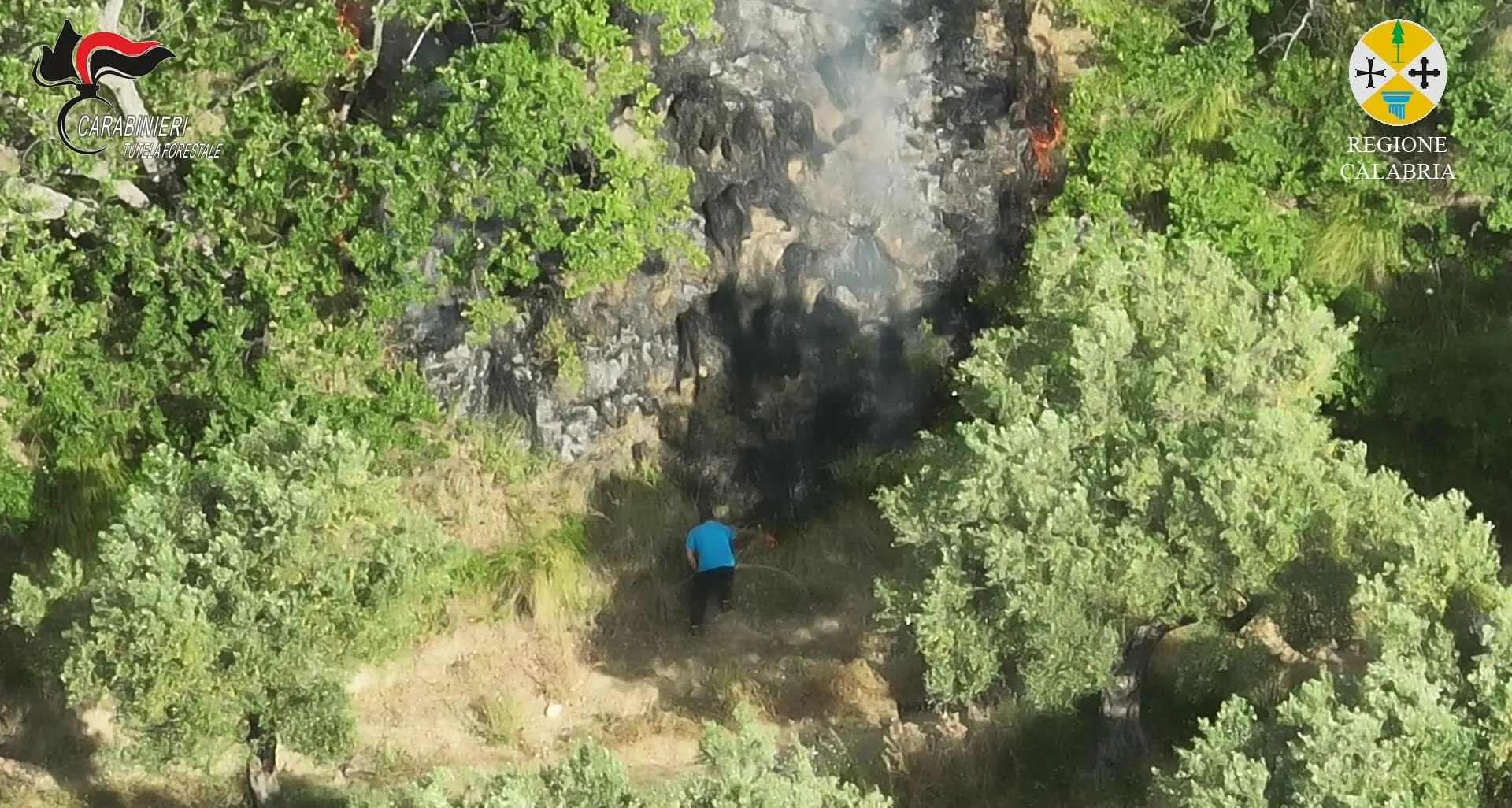 Cleto, beccato da un drone mentre appicca un incendio boschivo: denunciato\n