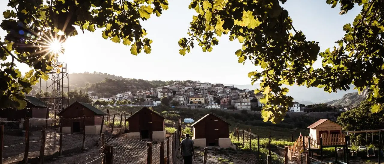Locride, esce il libro fotografico\u00A0«Camini: Una finestra sul mondo»\n