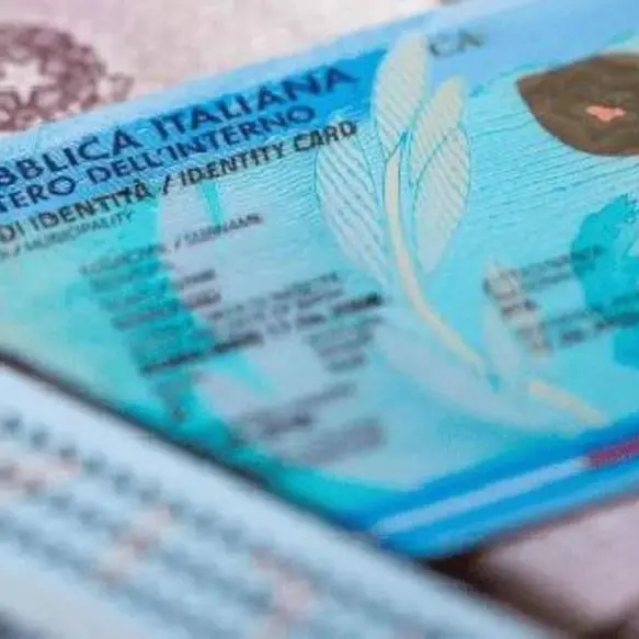 Carta d'identità cartacea, slitta l'addio: fino a quando è valida e cosa cambia\n