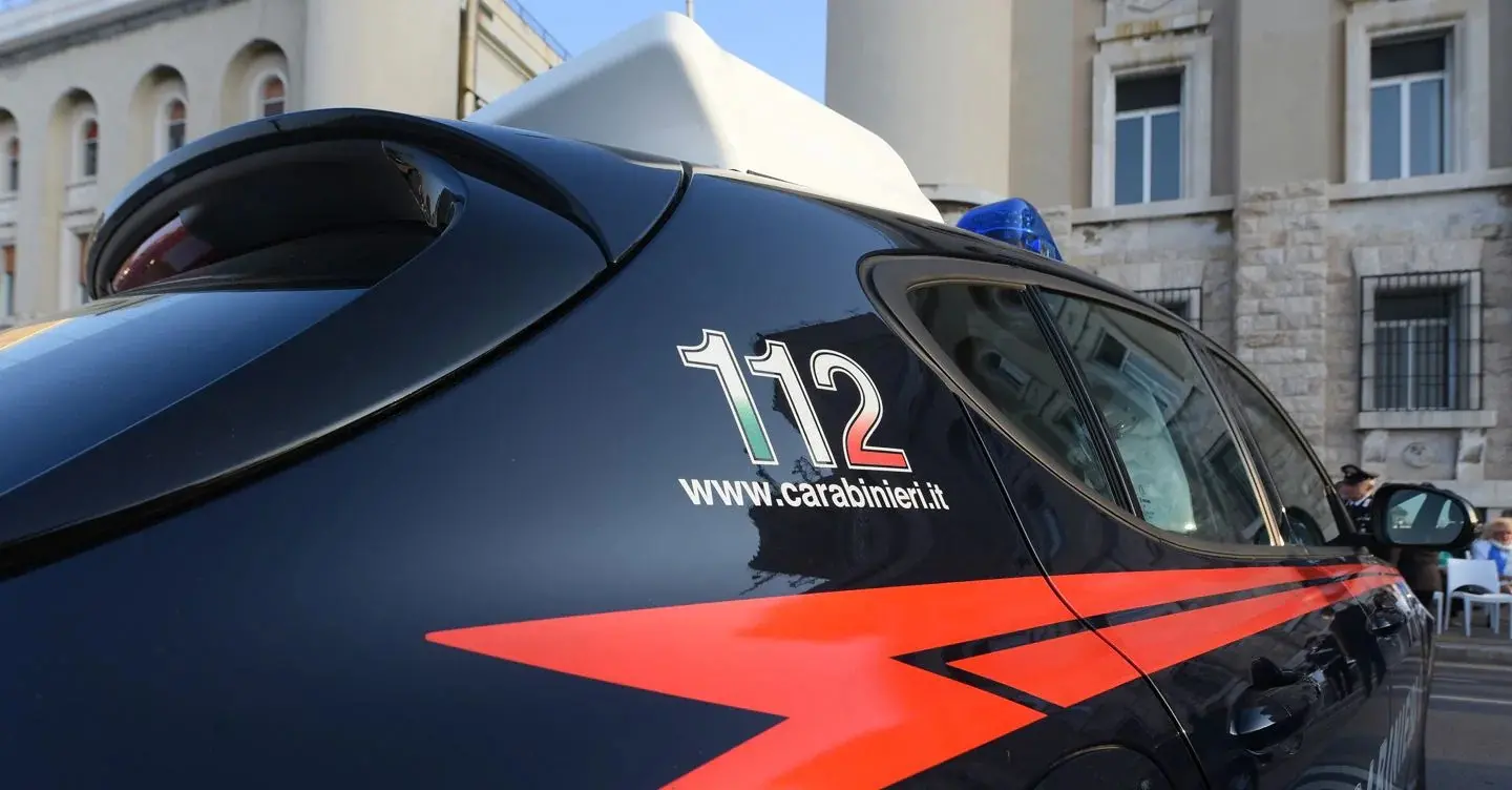 <p>Castrovillari, rapina a mano armata in gioielleria: in 5 a volto coperto fanno irruzione e portano via il bottino</p>