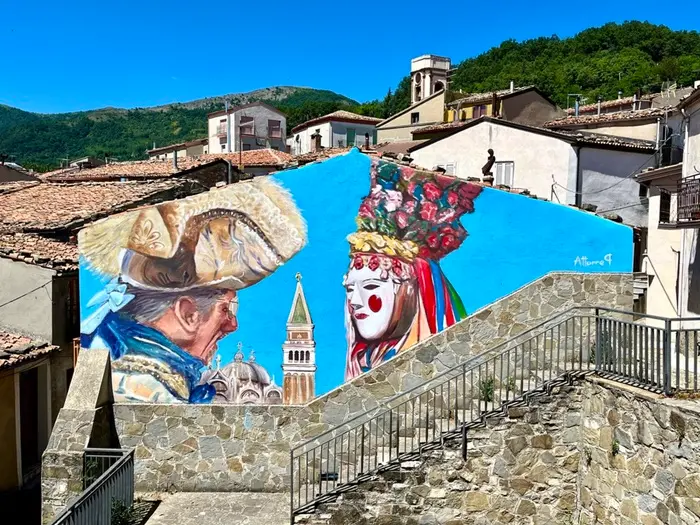 Sei nuovi murales ad Alessandria del Carretto: “Osa Festival” racconta storia e identità del paese\n