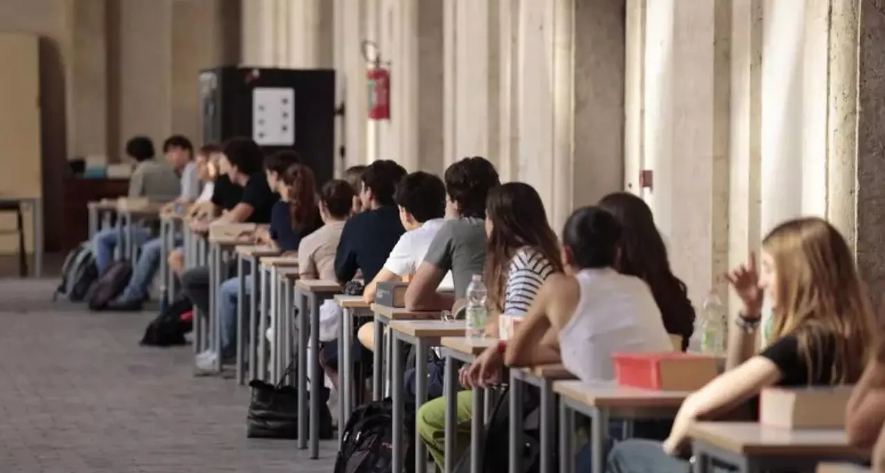Oggi la prima prova, nel Reggino oltre 5.600 studenti davanti al tema d'italiano\n