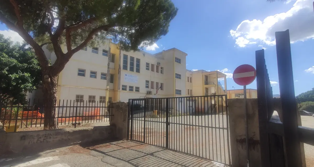 Scuola Pythagoras chiusa, il comitato di quartiere\u00A0scrive\u00A0a Occhiuto:«Siamo una comunità che perde futuro»